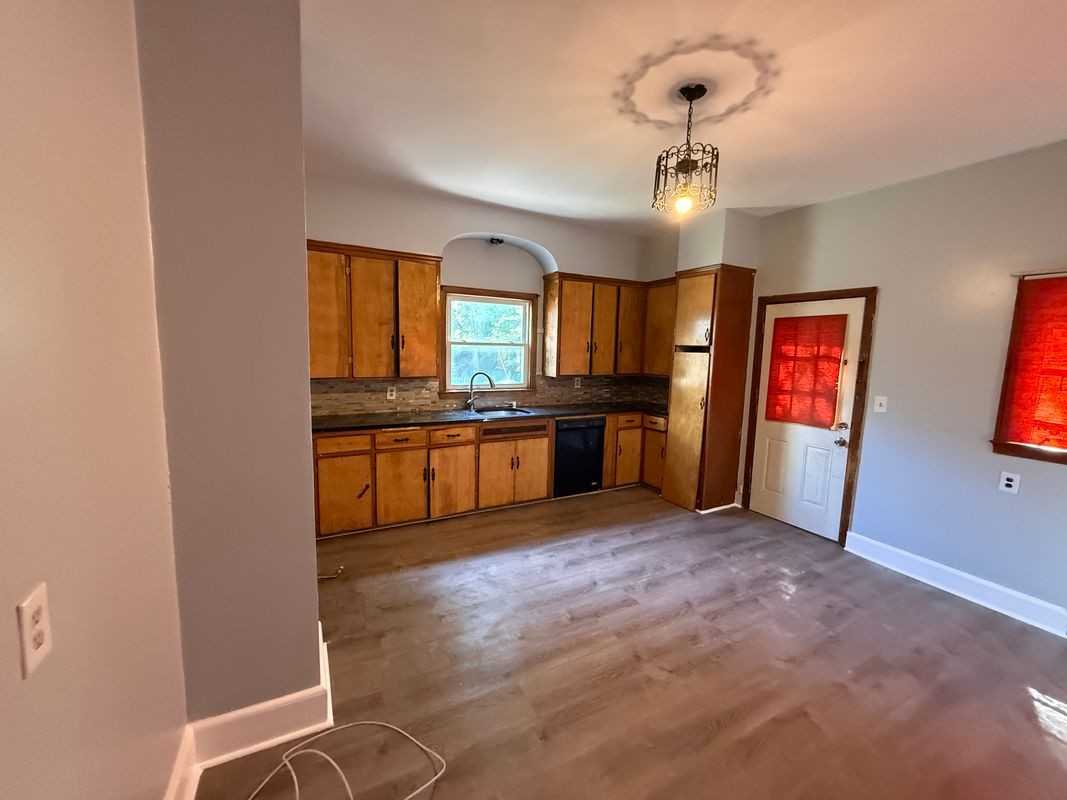 483 Auburn Ave - Photo 5 of 9