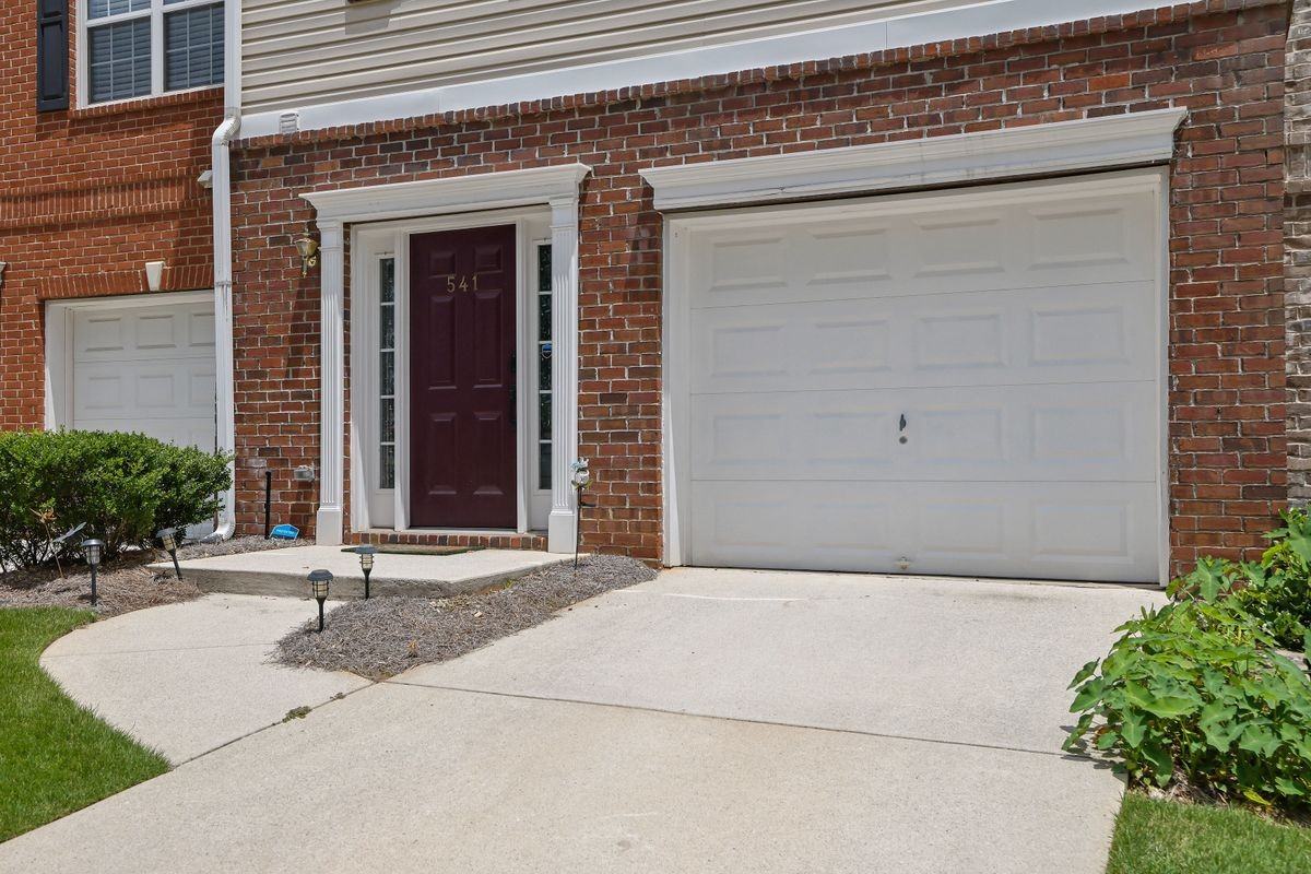 541 Lantern Wood Dr - Photo 2 of 36