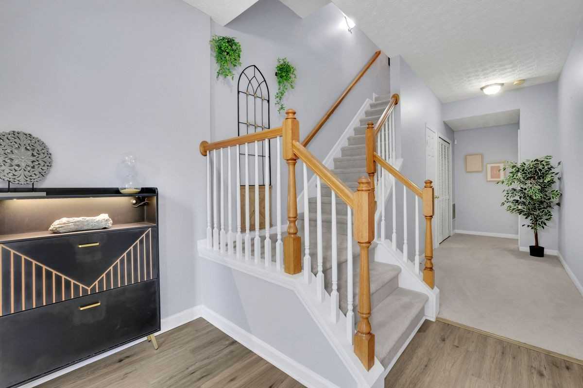 541 Lantern Wood Dr - Photo 3 of 36