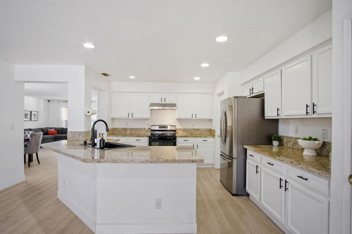 2311 Portifino St - Photo 2 of 5