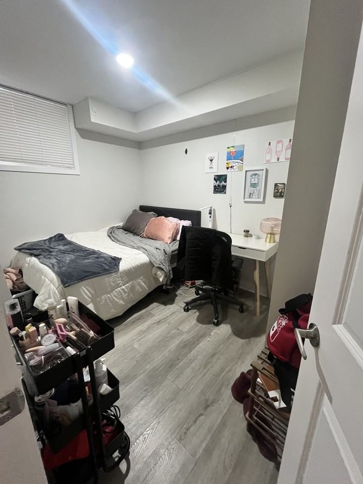 296 Somerset Street East - Photo 6 of 8