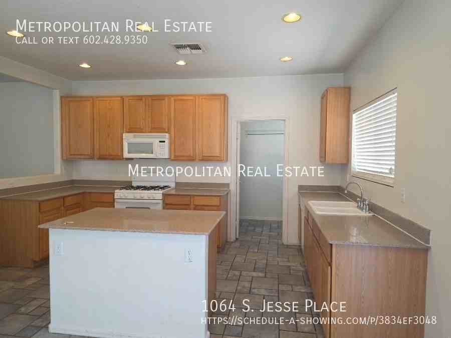 1064 S Jesse Pl - Photo 7 of 41