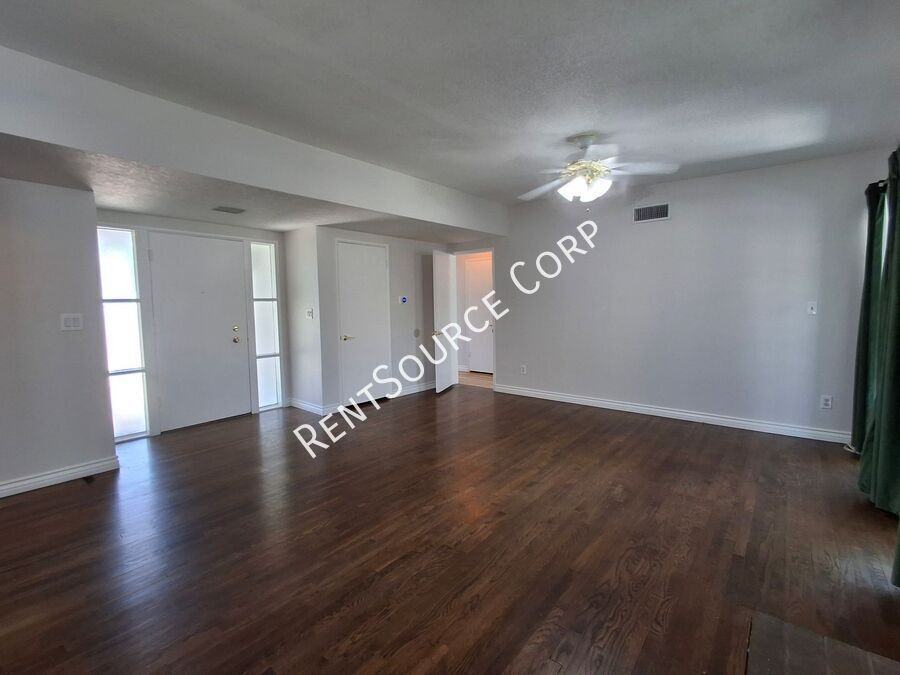 10059 Mclennan Ave - Photo 4 of 39