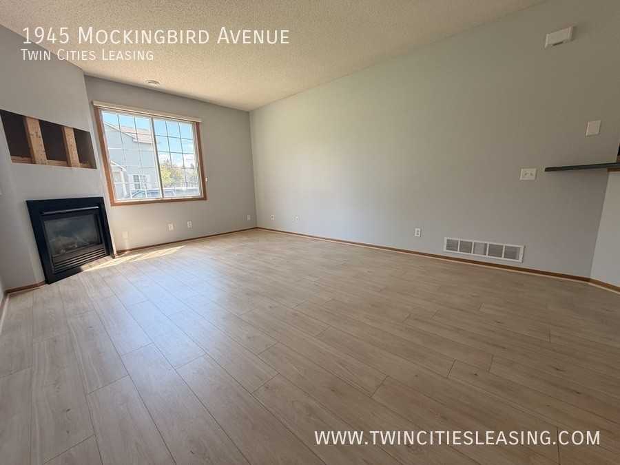 1945 Mockingbird Ave - Photo 3 of 27