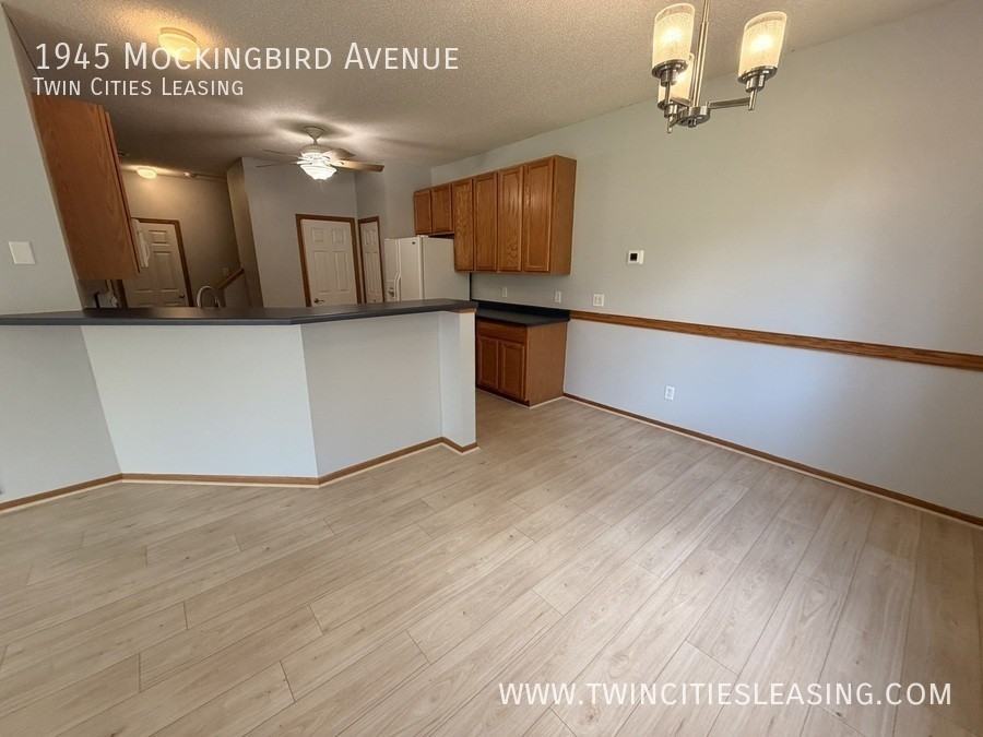 1945 Mockingbird Ave - Photo 4 of 27