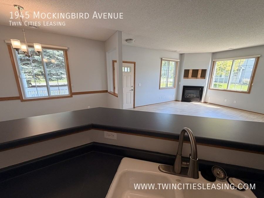 1945 Mockingbird Ave - Photo 6 of 27