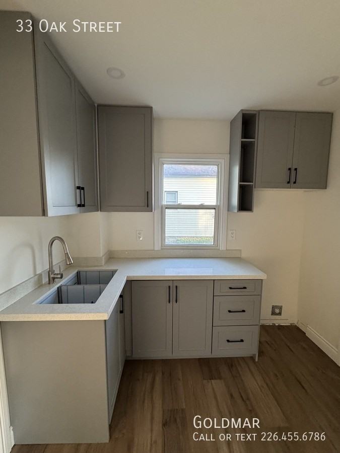 33 Oak St - Photo 2 of 18