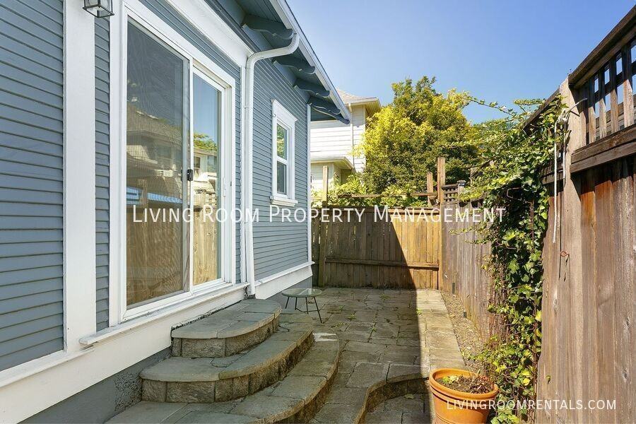 1525 Se Pershing St - Photo 2 of 16