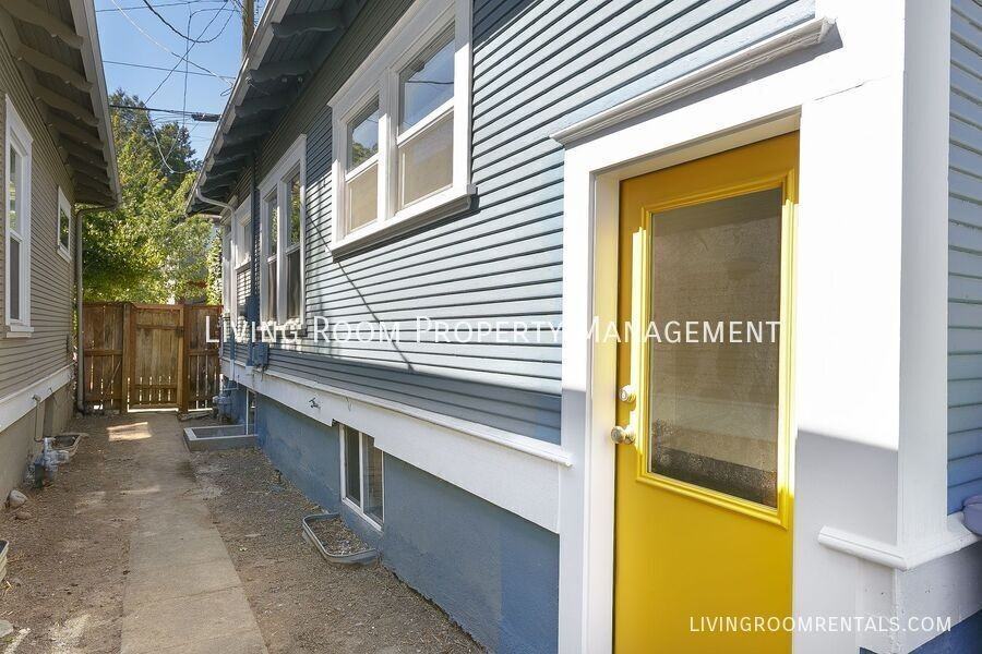1525 Se Pershing St - Photo 3 of 16