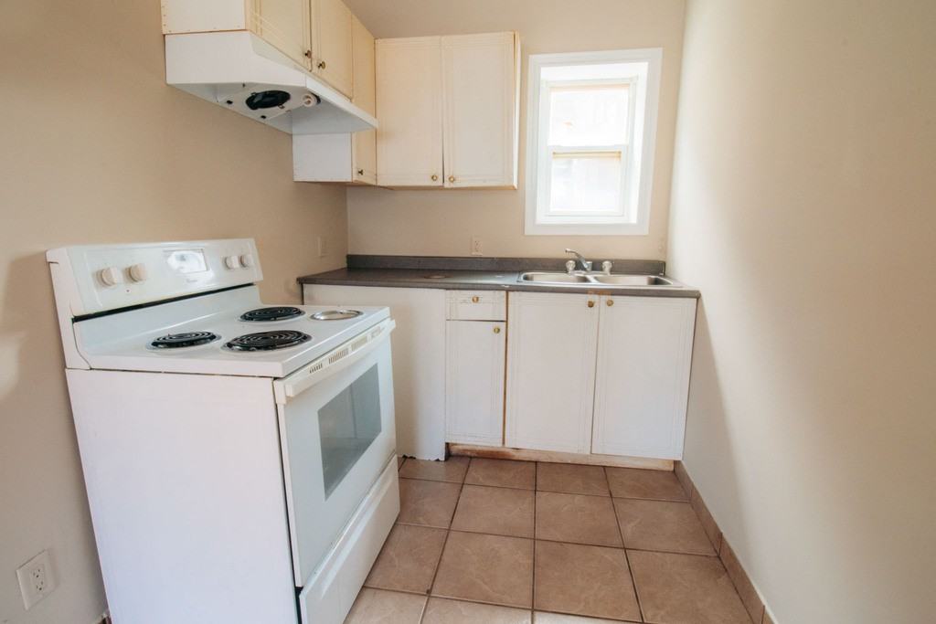 241 Gibson Ave - Photo 4 of 12