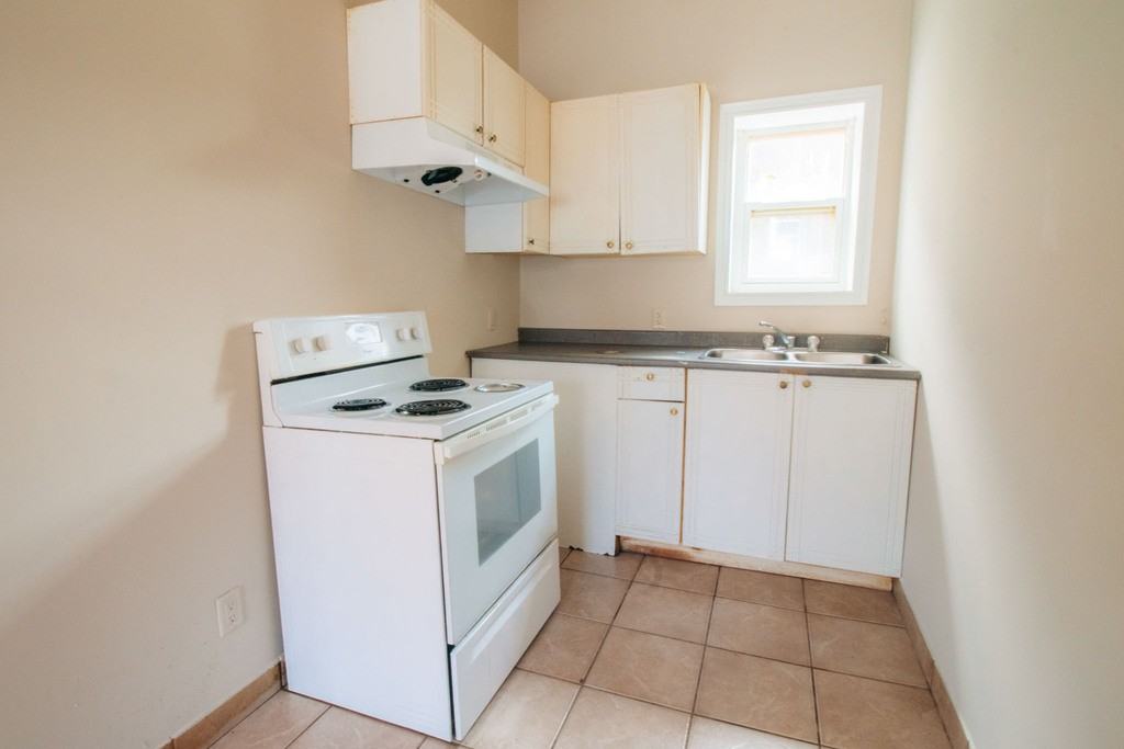 241 Gibson Ave - Photo 5 of 12