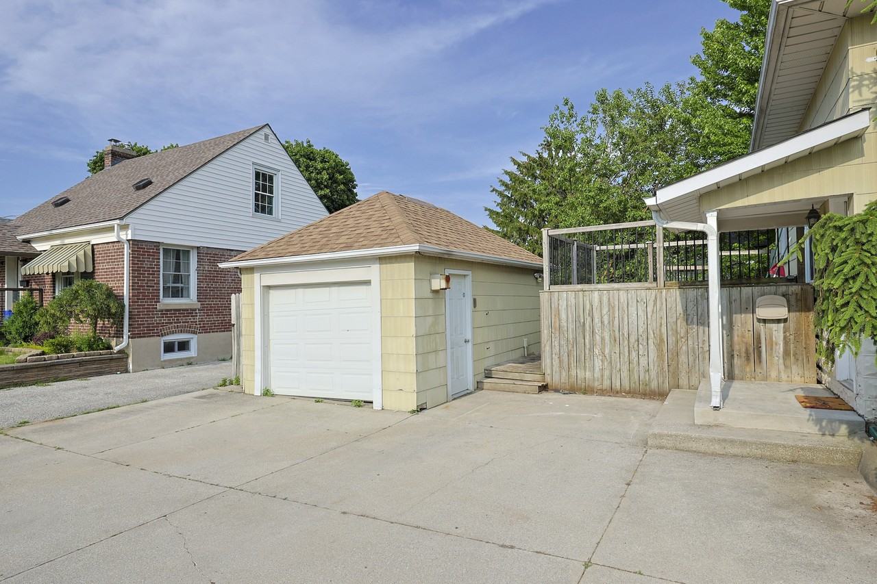 452 Nelson St - Photo 2 of 21