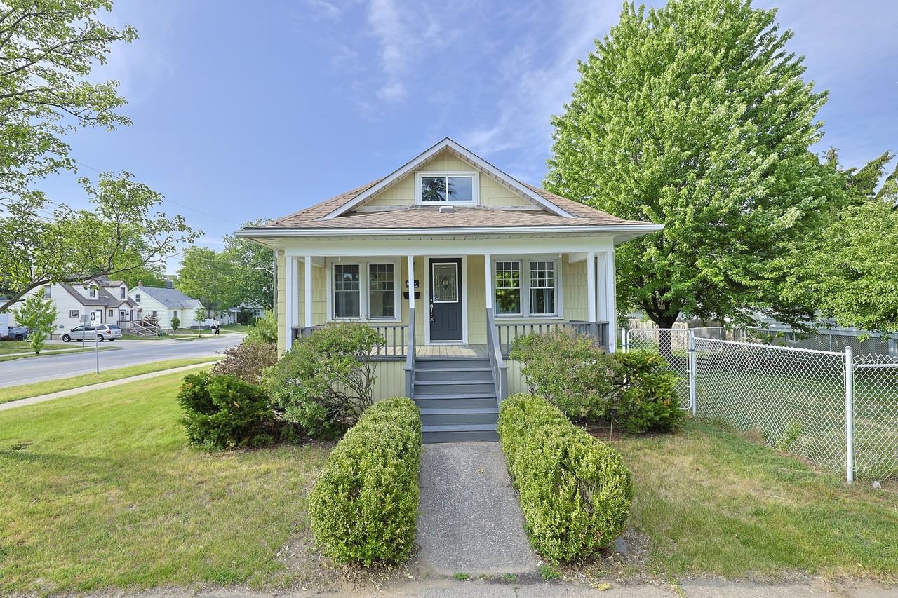 452 Nelson St - Photo 3 of 21