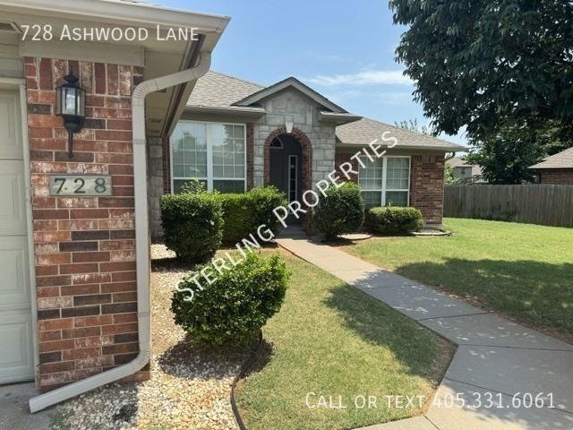 728 Ashwood Ln - Photo 2 of 40