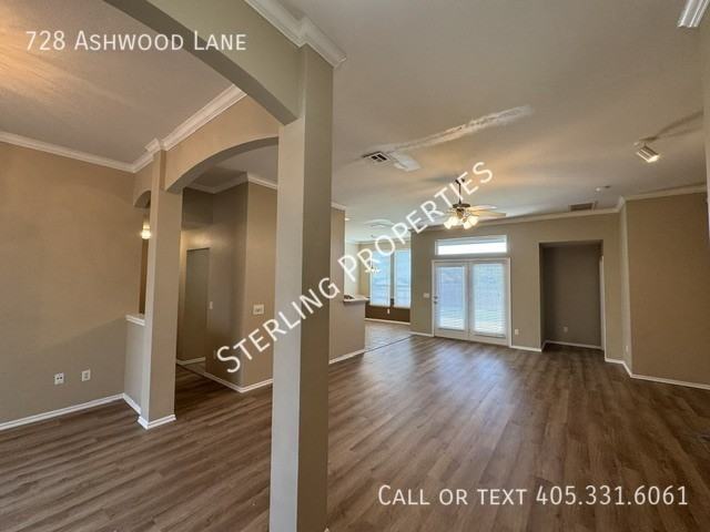 728 Ashwood Ln - Photo 5 of 40