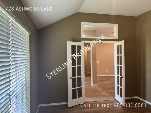 728 Ashwood Ln - Photo 7 of 40