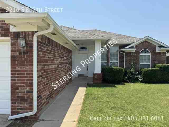 2216 Se 7th St - Photo 2 of 34