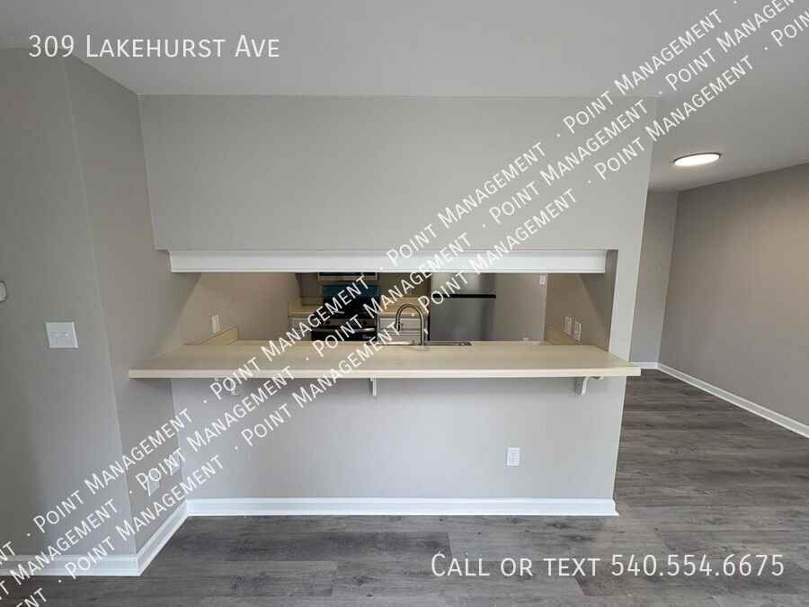 309 Lakehurst Ave - Photo 3 of 10