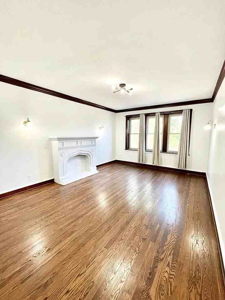 1632 N California Ave #2 - Photo 2 of 8