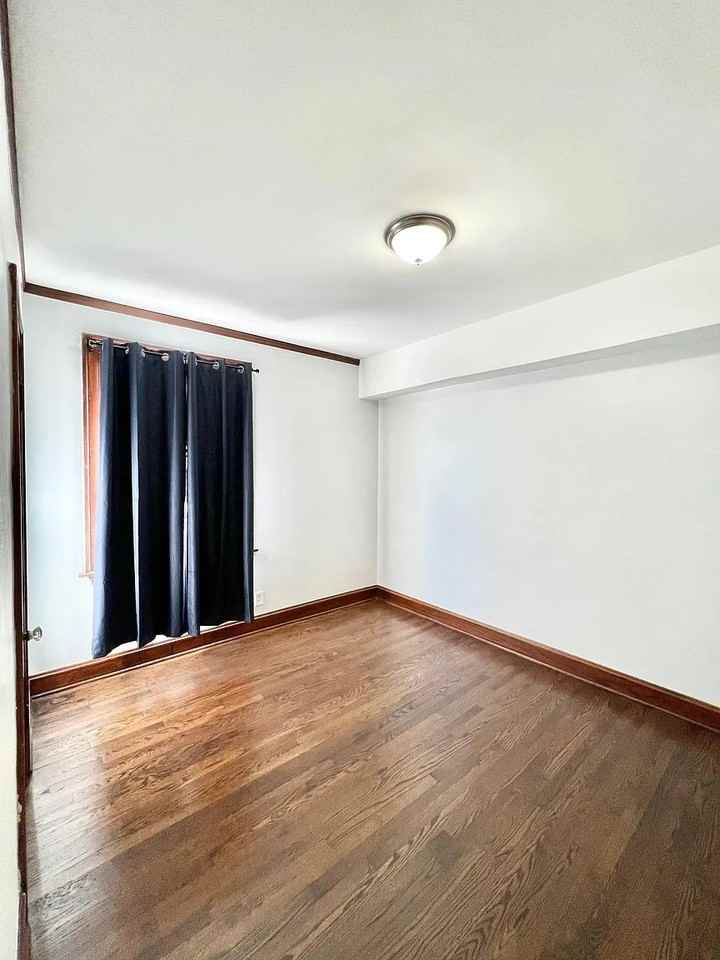 1632 N California Ave #2 - Photo 4 of 8