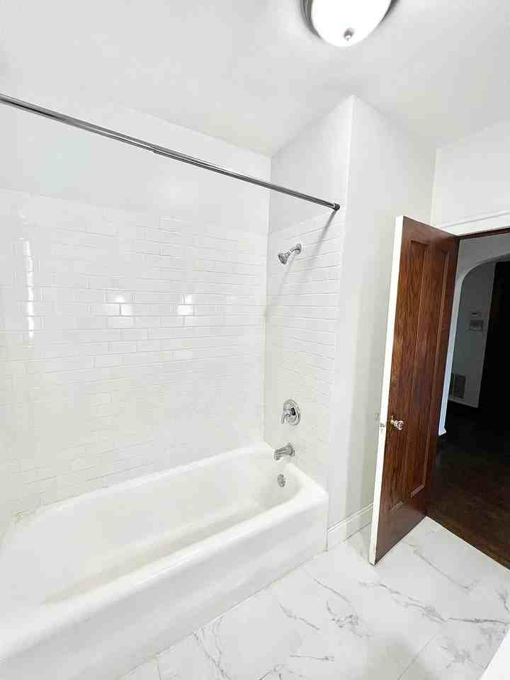 1632 N California Ave #2 - Photo 7 of 8