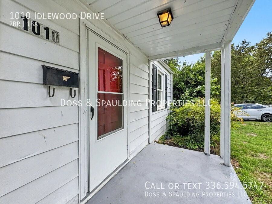 1010 Idlewood Dr - Photo 3 of 17