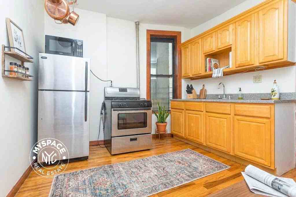 322 Rodney St #17 - Photo 3 of 7