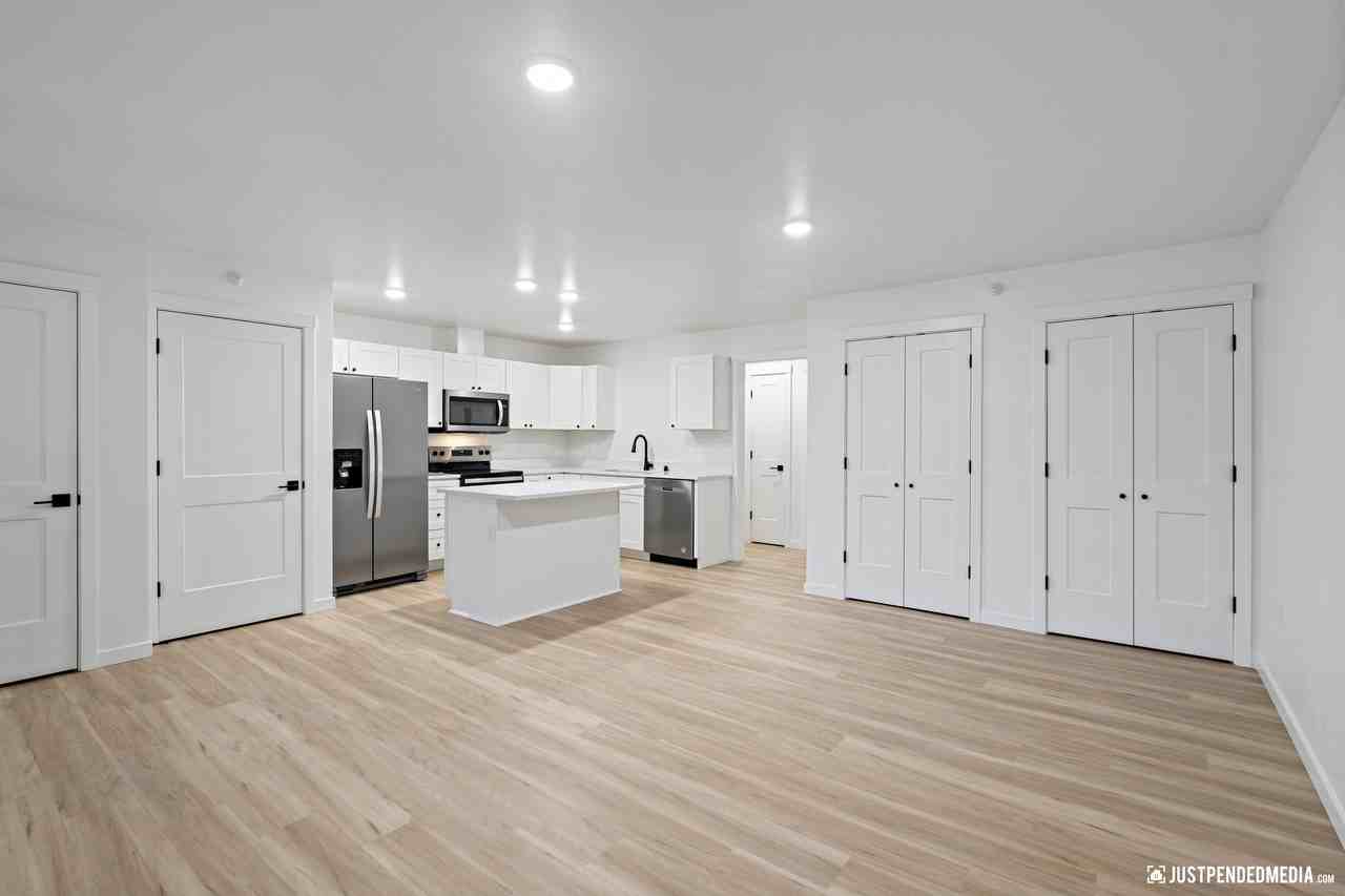 12348 Lake St #12348B4 - Photo 3 of 18