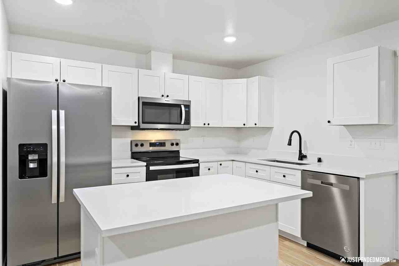 12348 Lake St #12348B4 - Photo 4 of 18