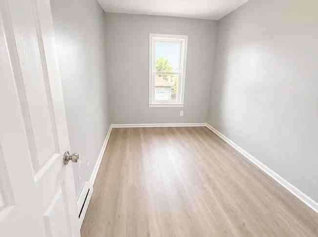 354 11th Ave #6 - Photo 6 of 7
