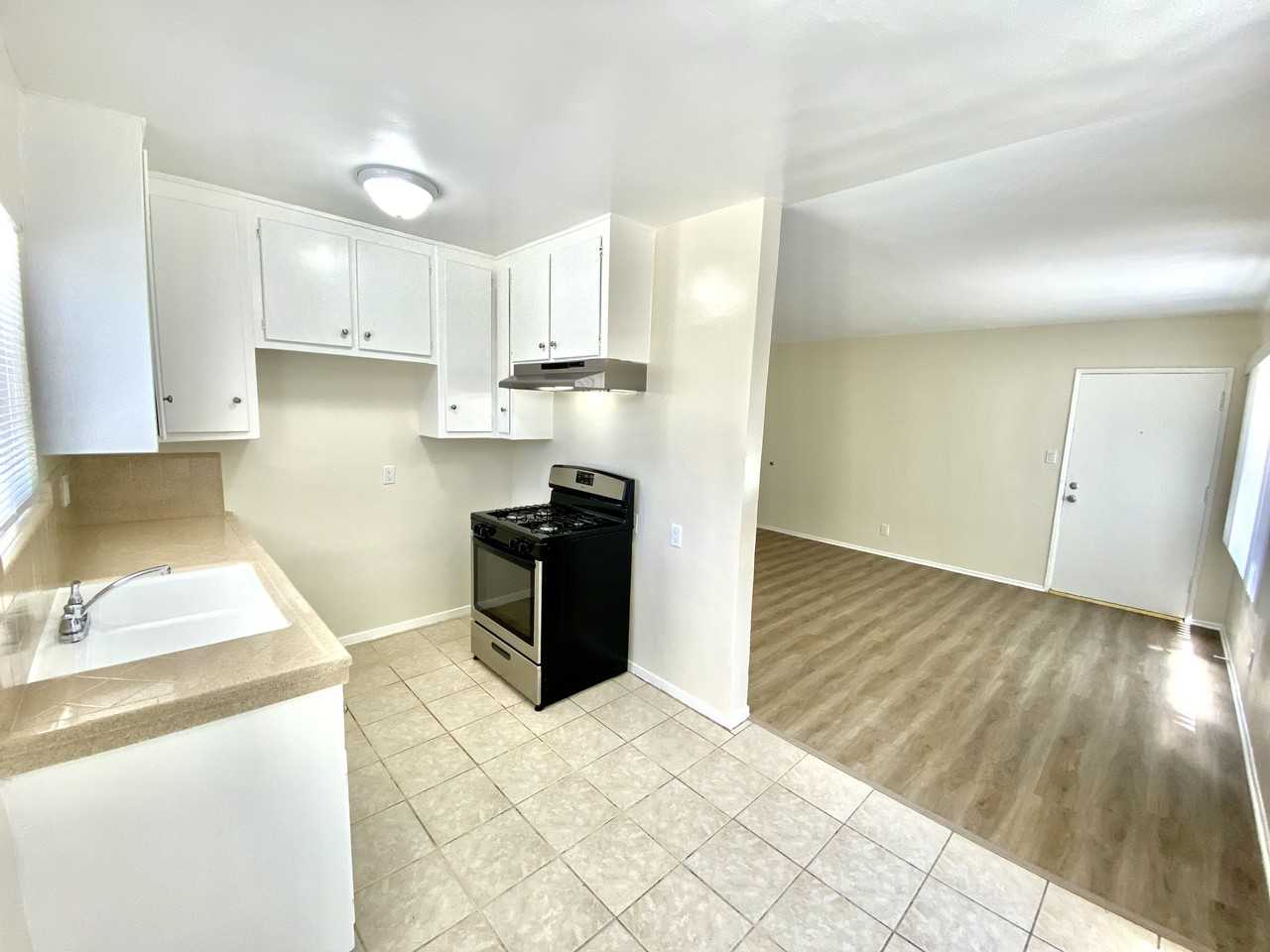 1579 Chestnut Ave - Photo 2 of 11