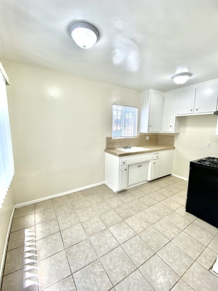 1579 Chestnut Ave - Photo 6 of 11
