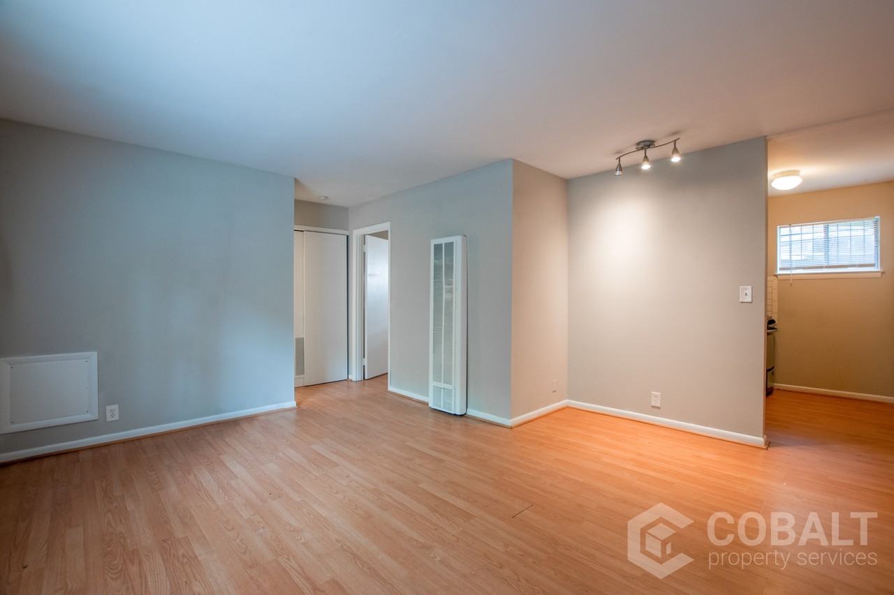 905 Greenwood Ave Ne #02 - Photo 2 of 12