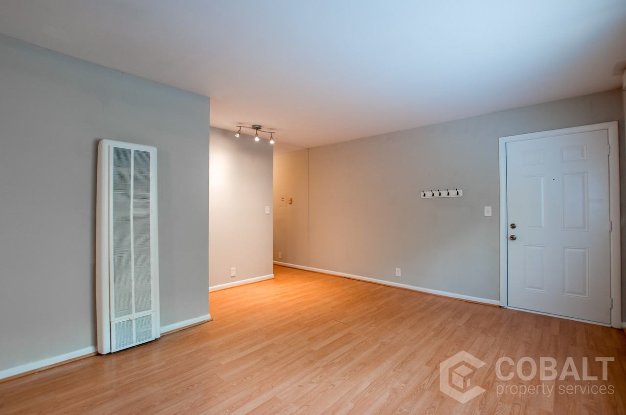 905 Greenwood Ave Ne #02 - Photo 3 of 12