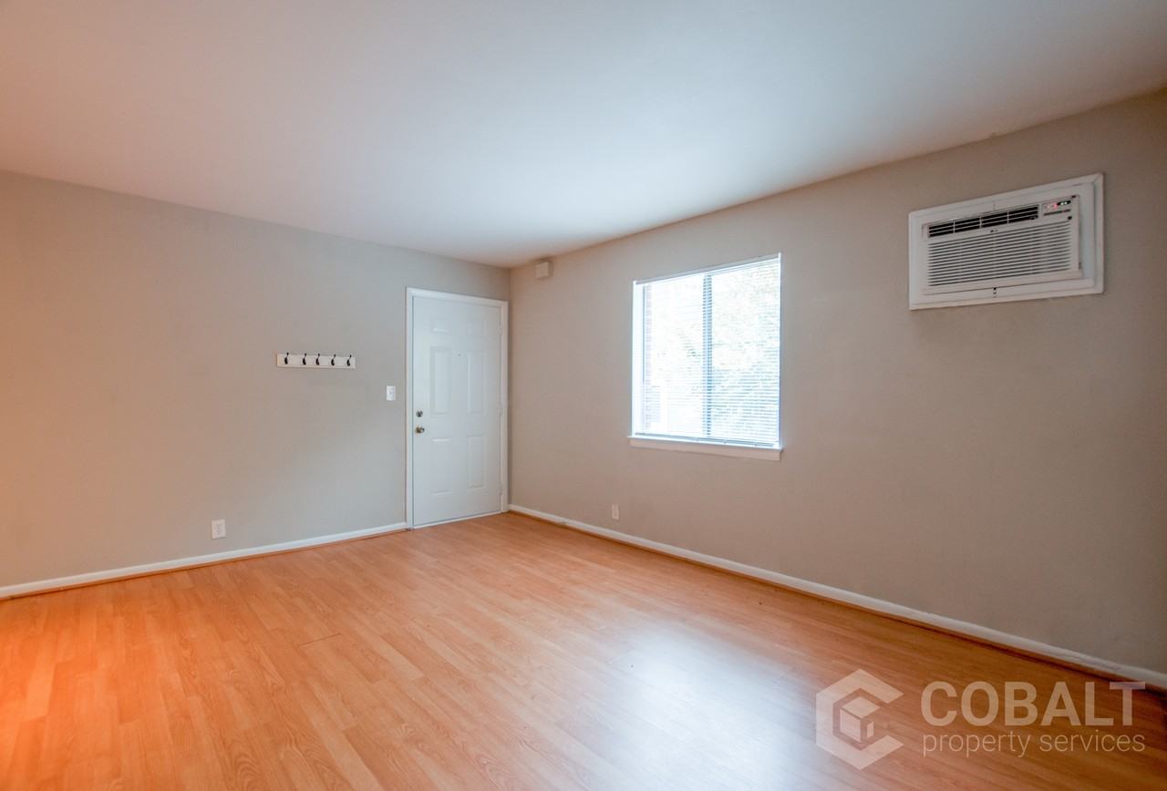 905 Greenwood Ave Ne #02 - Photo 4 of 12