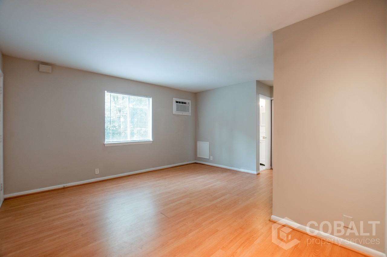 905 Greenwood Ave Ne #02 - Photo 5 of 12