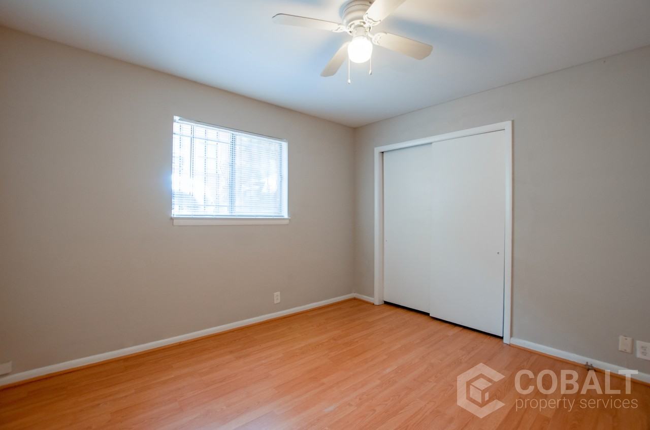 905 Greenwood Ave Ne #02 - Photo 6 of 12