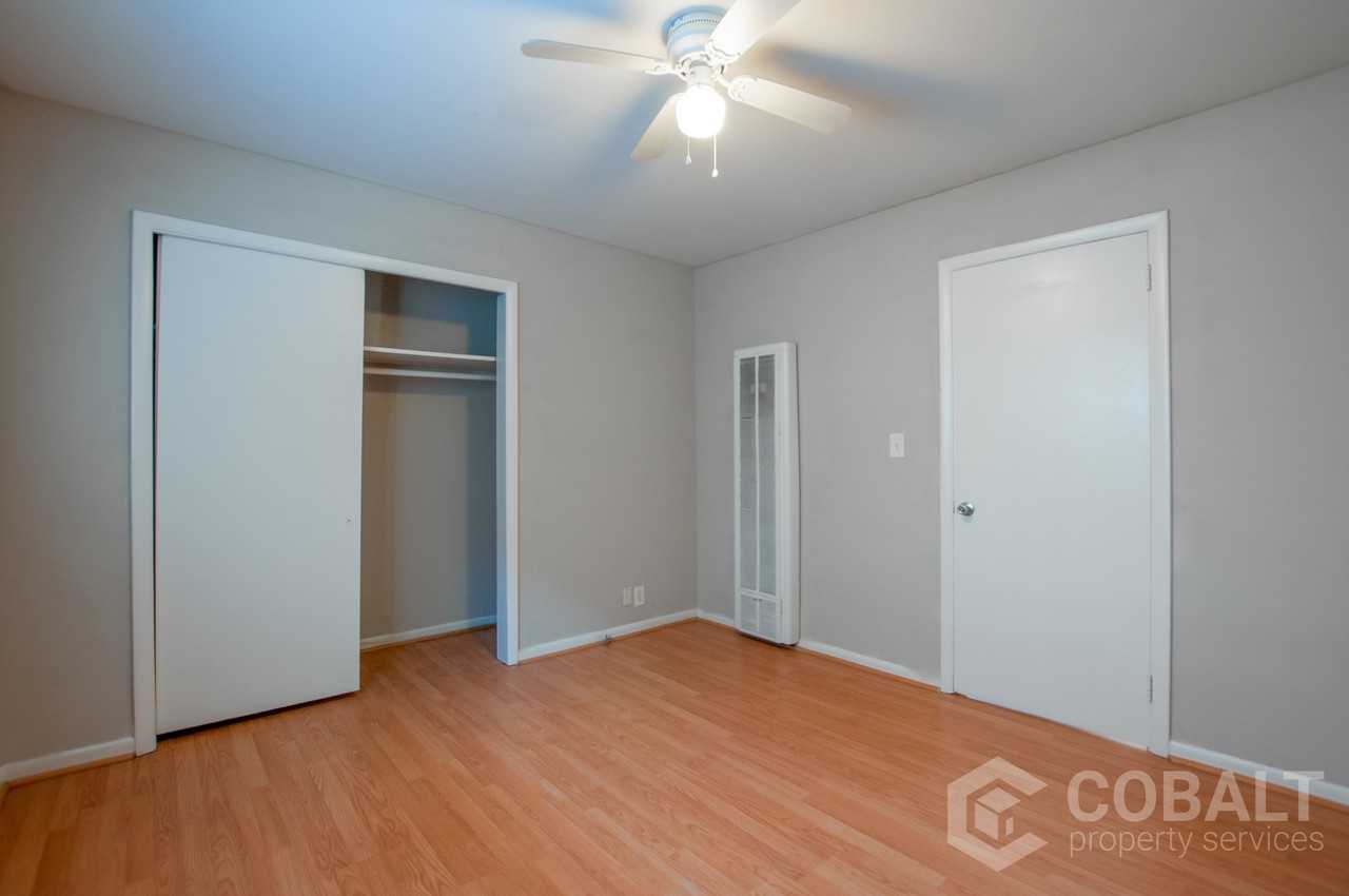 905 Greenwood Ave Ne #02 - Photo 7 of 12
