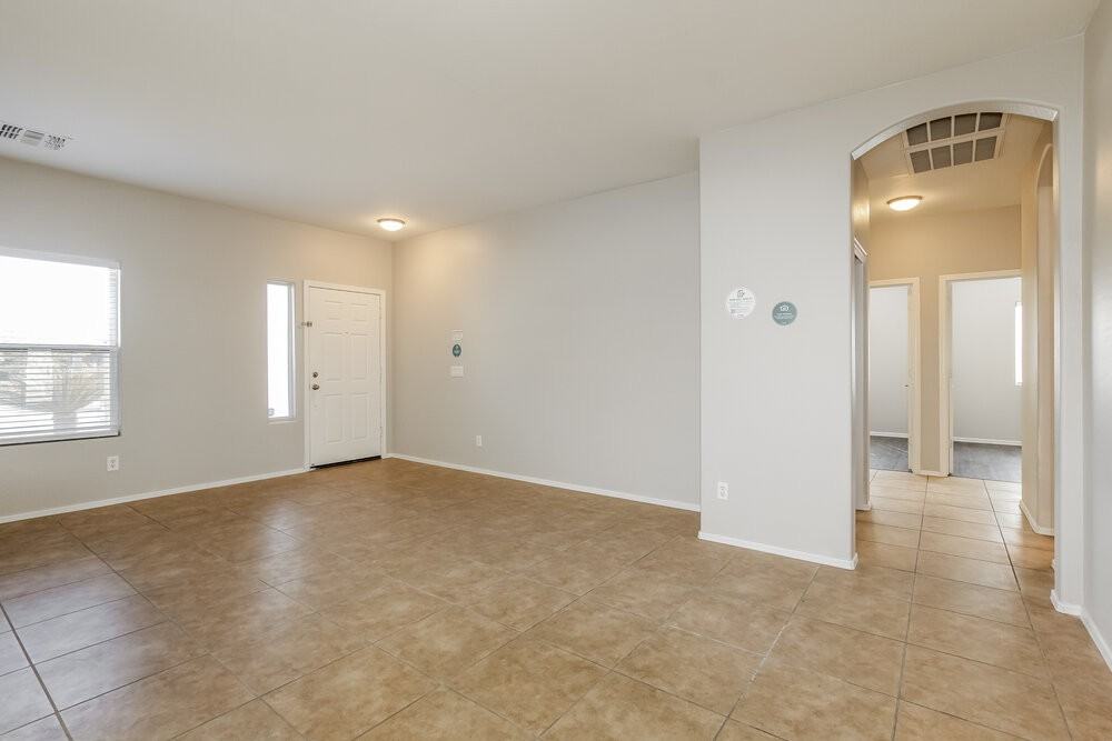 11702 W Jackson St - Photo 3 of 16
