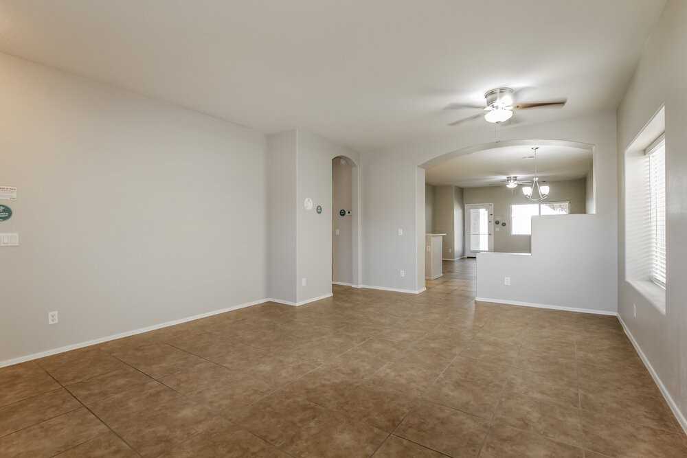 11702 W Jackson St - Photo 4 of 16