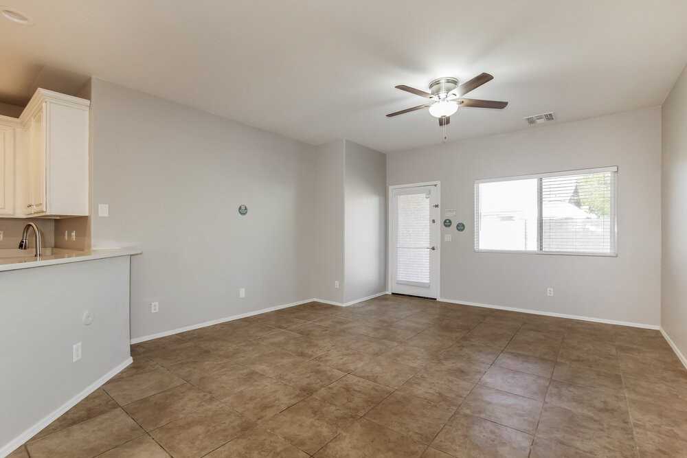 11702 W Jackson St - Photo 5 of 16