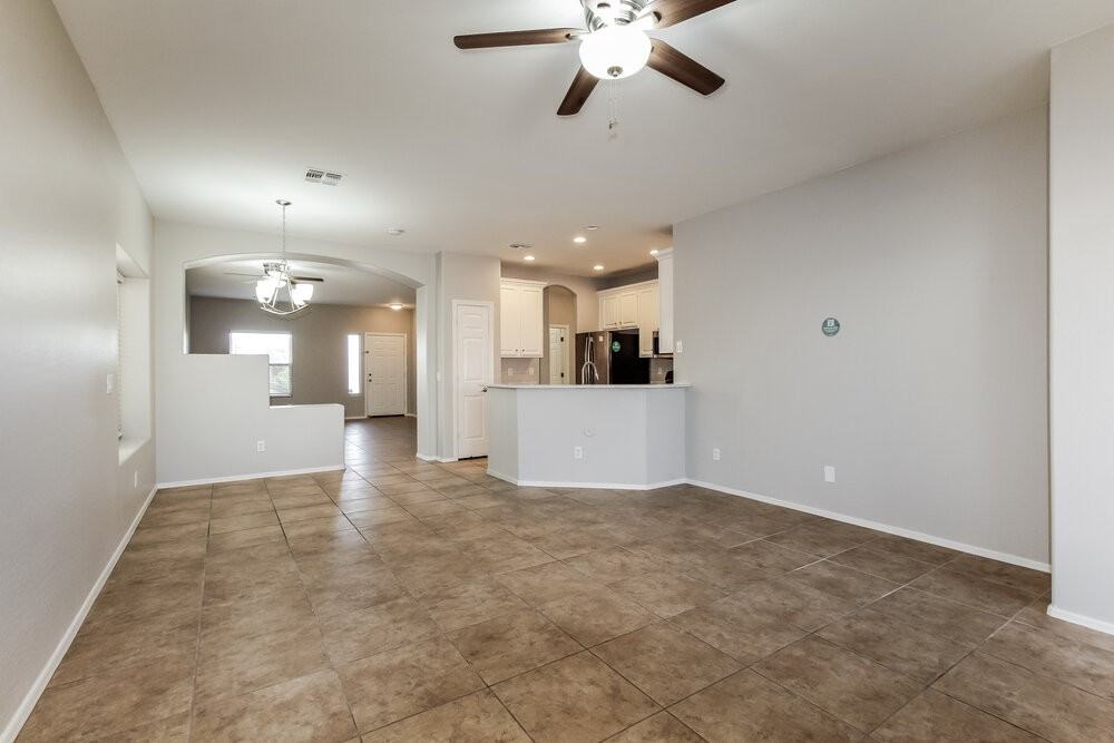11702 W Jackson St - Photo 6 of 16