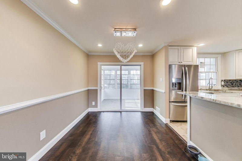 10104 51st Ave - Photo 3 of 13
