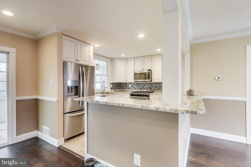 10104 51st Ave - Photo 4 of 13