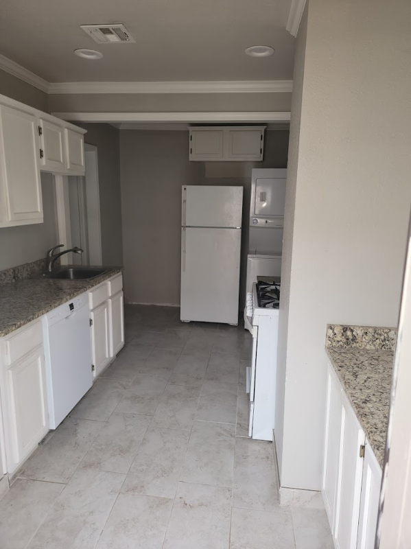 2718 E 15th St - Photo 4 of 7