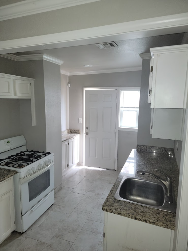 2718 E 15th St - Photo 5 of 7