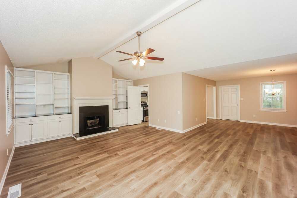 1604 Carriage Hills Dr - Photo 4 of 16