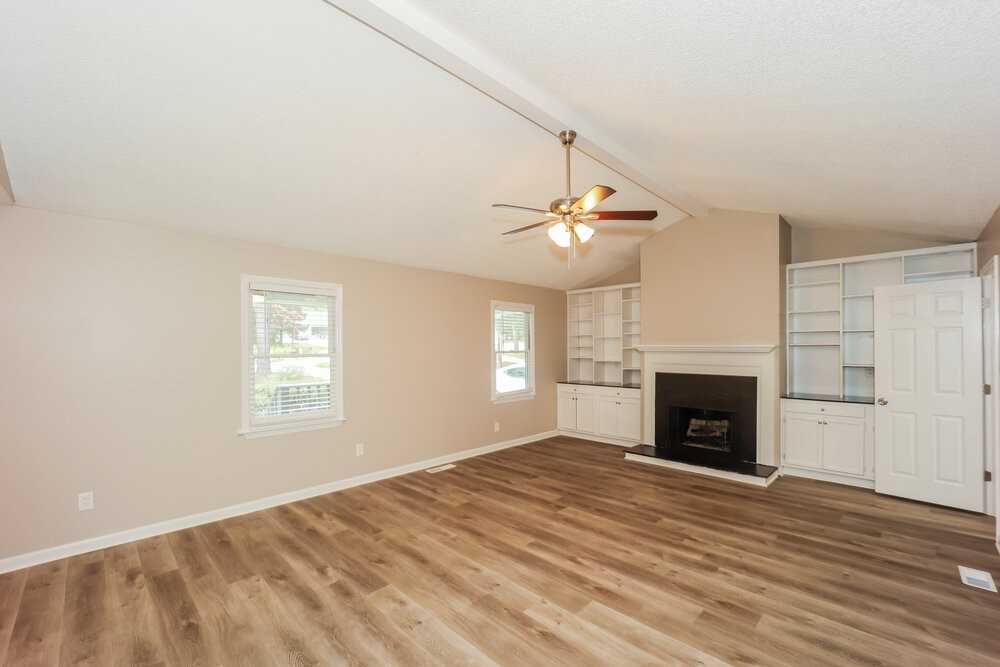 1604 Carriage Hills Dr - Photo 5 of 16