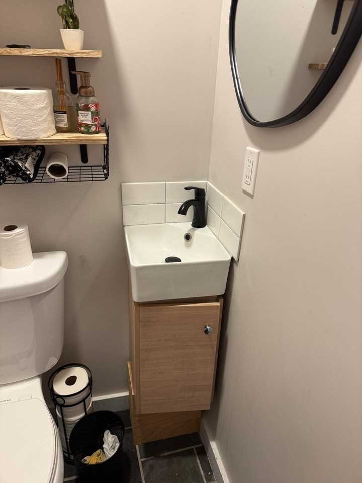 12 Nicholas Sq - Photo 2 of 4