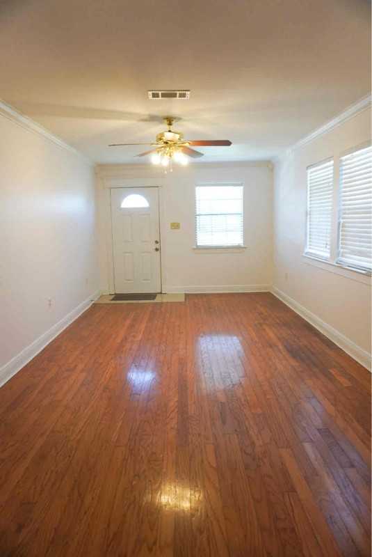 8539 Longwood View Ave - Photo 3 of 11